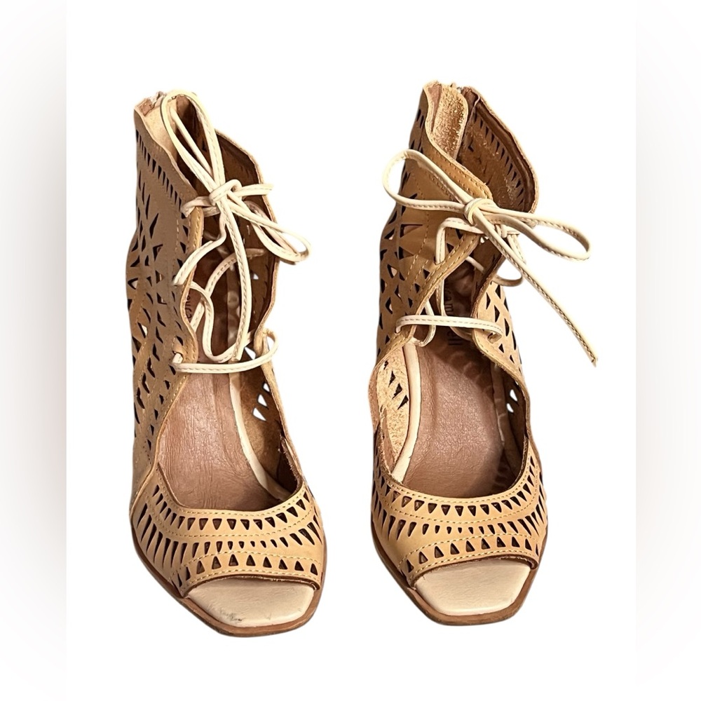 NEW Jeffrey Campbell Rodillo Cutout Hi Wedge Peep Sandals Nude Size 8.5 - Picture 3 of 7
